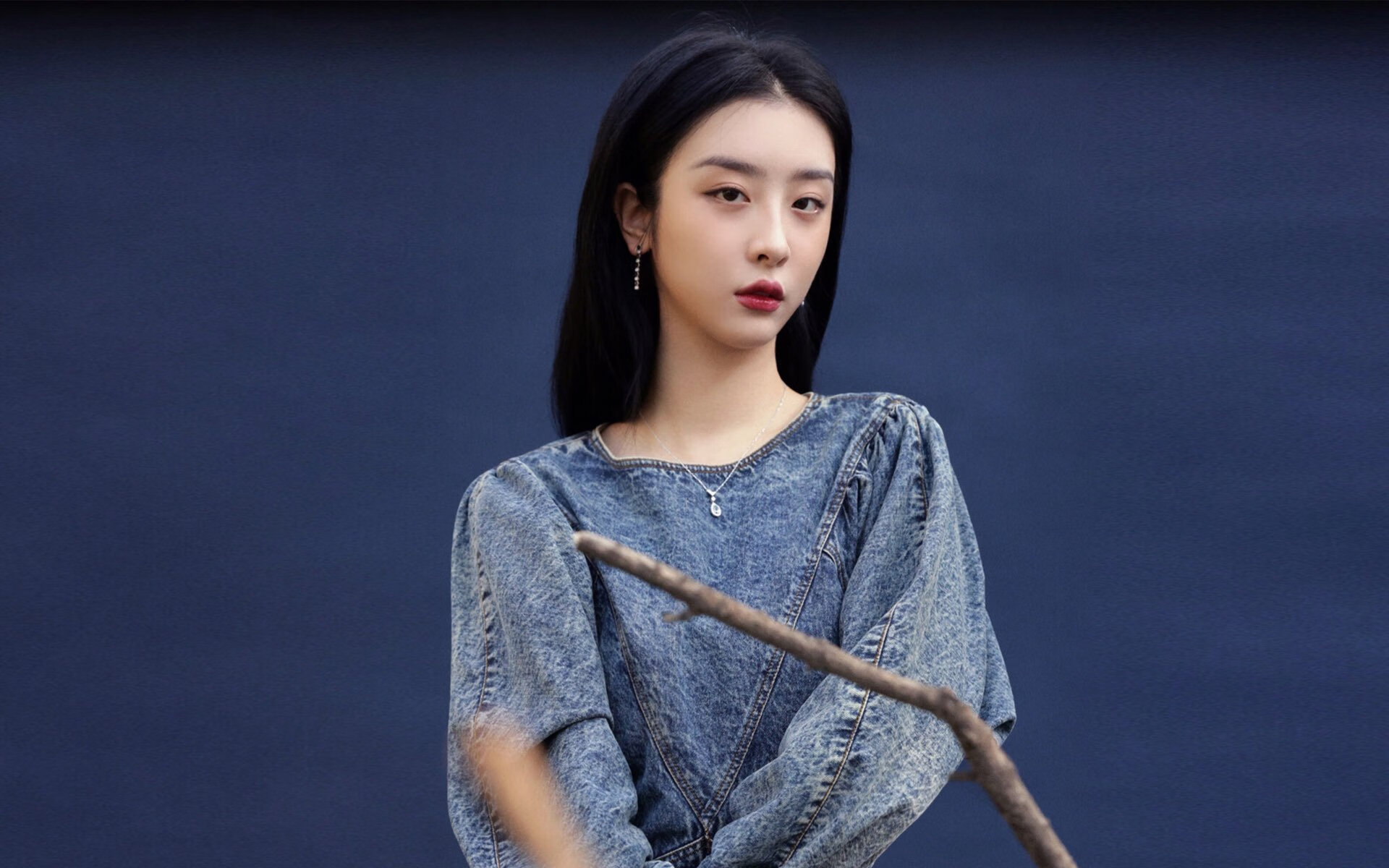 赫罗纳紧密传控体系提升控场效率，赫罗纳队服