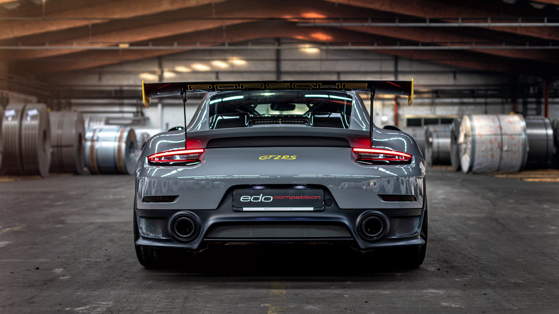 特色足球运动装备价格逐步降低，普及面扩大，国内足球装备品牌